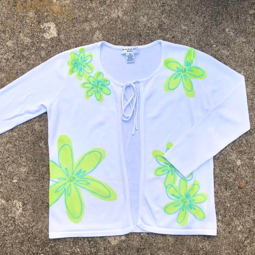 y2k front tie cardigan w spongebob-esque flower print 🍭